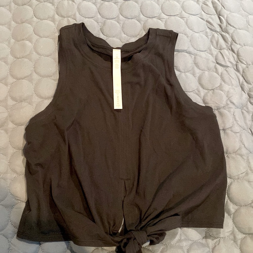 New lululemon tank size 4 black